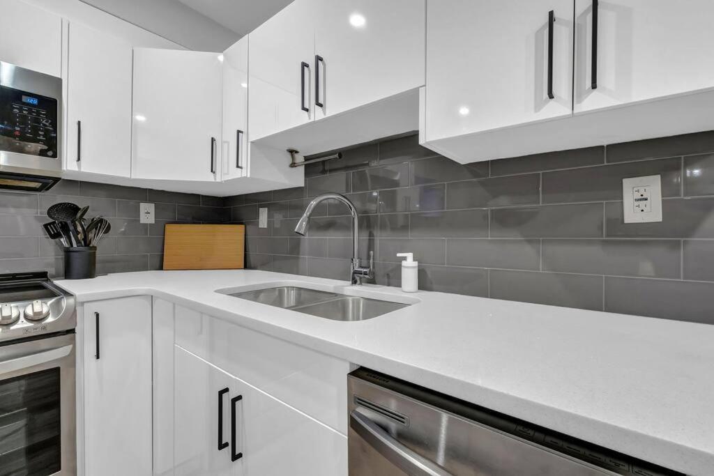 Modernsuite*Nearairport*2Queens*2Bedroom*Fullkitchen Эдмонтон Экстерьер фото